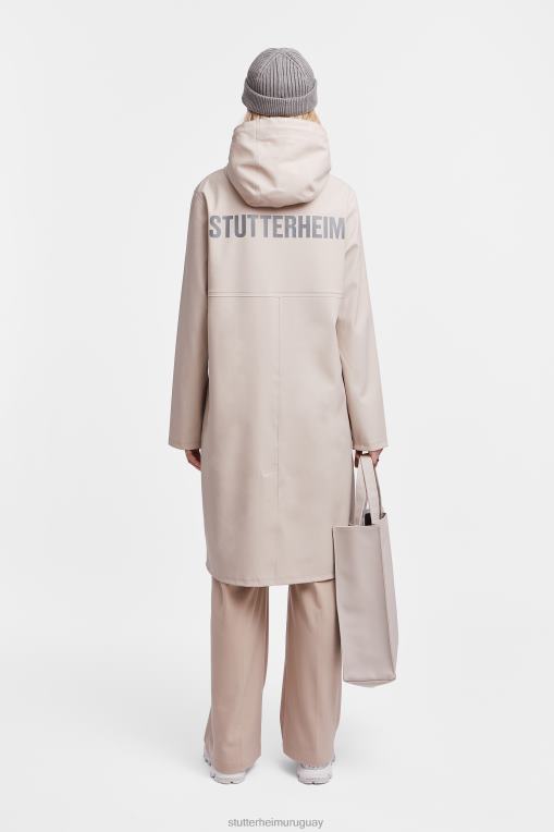 Stutterheim mujer chubasquero largo estampado Stockholm N80T185 ropa arena clara