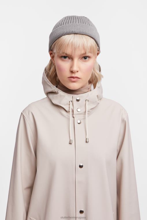 Stutterheim mujer chubasquero largo estampado Stockholm N80T185 ropa arena clara