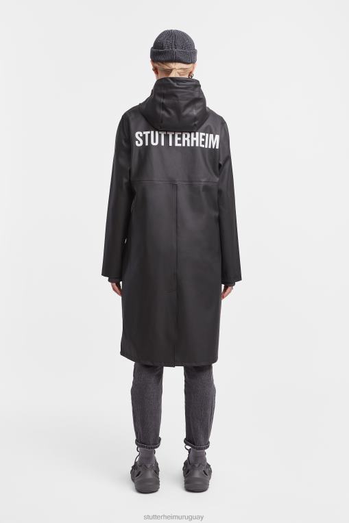 Stutterheim mujer chubasquero largo estampado Stockholm N80T45 ropa negro